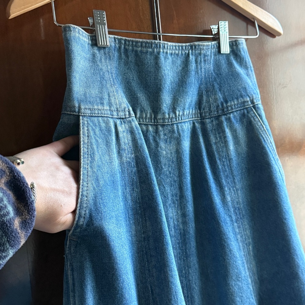 Vintage Lizwear Petites Flared A-Line Long Stonewashed Denim Skirt; 6 Petite - Picture 3 of 9